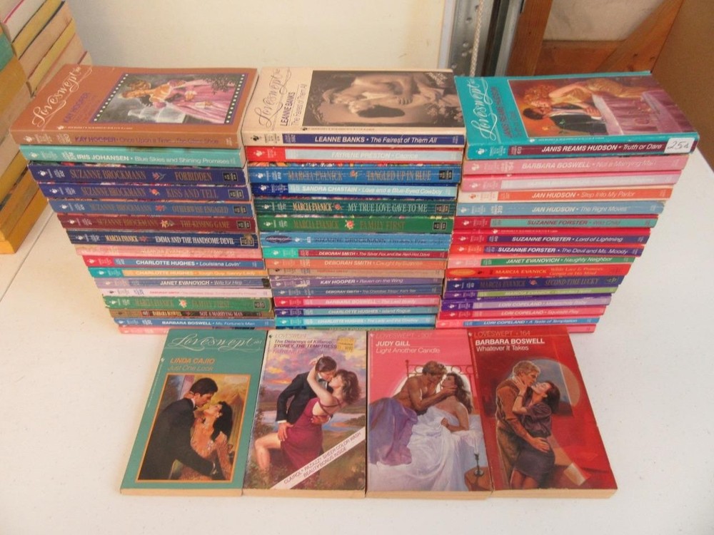BIG Lot of (52) LOVESWEPT SERIES Vintage Romance Books KAY HOOPER IRIS JOHANSEN