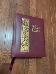 NIV Family Bible 11.5 x 9 x 2 Concordance Gold Gilded Zondervan ’84 Red Cover