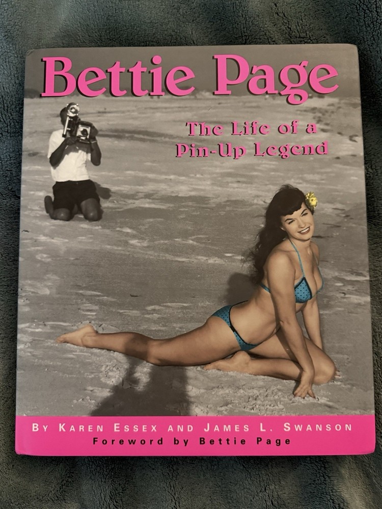 BETTIE PAGE. THE LIFE OF A PIN-UP LEGEND – 2ND. PRINTING SIGNED BY BETTIE PAGE