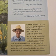 Book, The Vegetable Gardners Bible, Edward C. Smith 2009 352 Pages