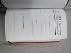 BIBLIA ORACIONES Y PROMESAS NVI SPANISH EDITION By Thomas Nelson