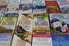 Lot of 10 Debbie Macomber Random Mix/Unsorted PB