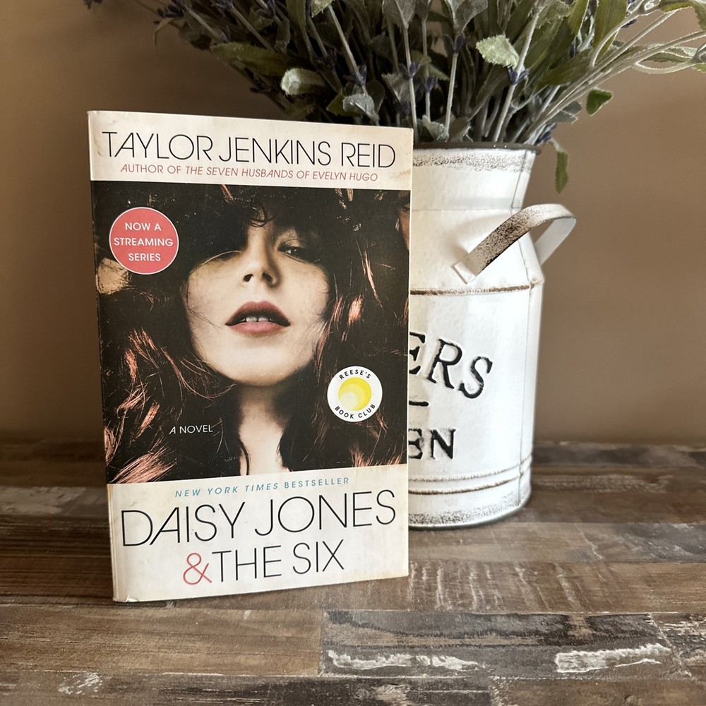 Daisy Jones and the Six : A Novel by Taylor Jenkins Reid (2020, Trade Paperback)