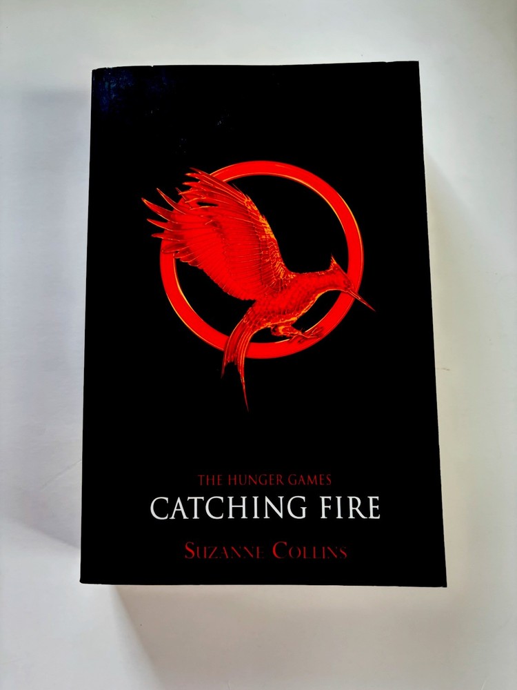 Catching Fire (Hunger Games, Book Two) by Suzanne Collins (2009, Paperback)