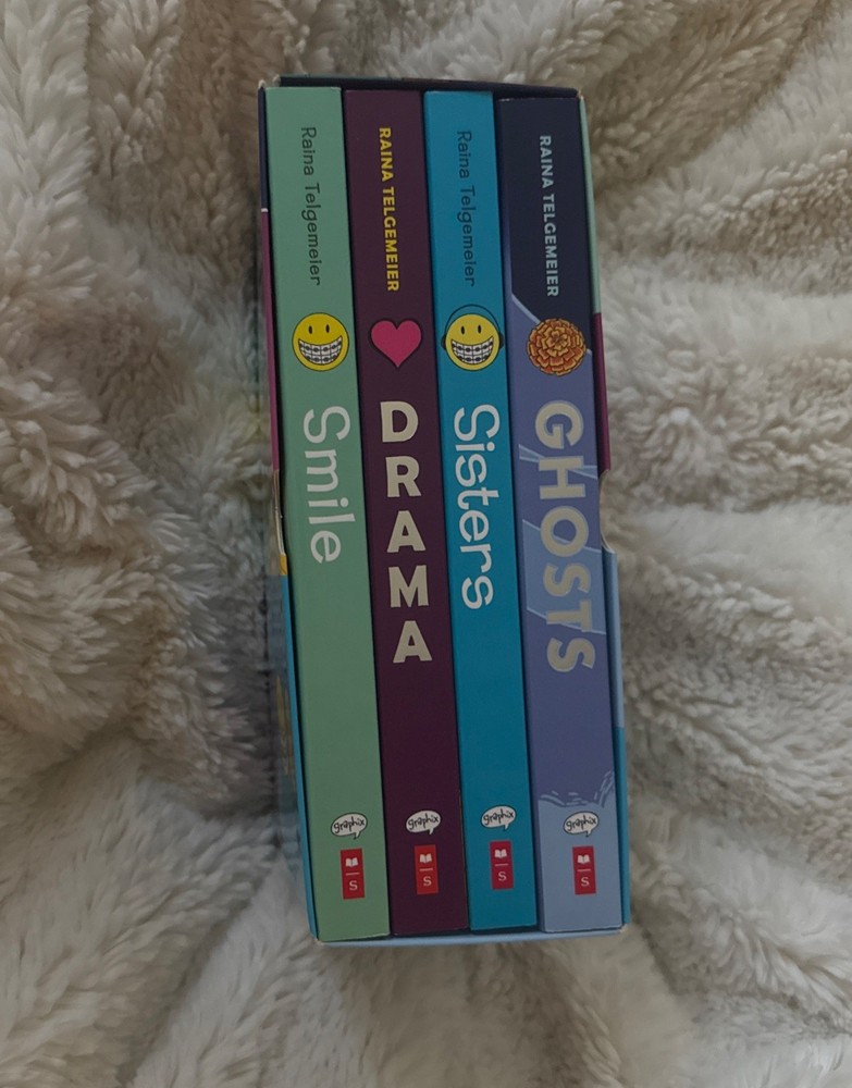 Raina Telgemeier Collection 5 Book Set [Smile, Drama, Sisters, Ghosts, Guts]