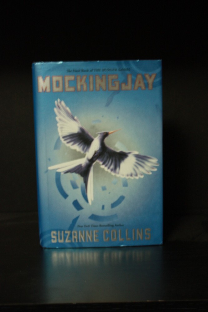 Hunger Games Trilogy: Mockingjay by Suzanne Collins (2012, Trade Paperback,…