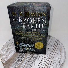 N.K. Jemisin THE BROKEN EARTH Trilogy Box Set – TPB/SC VGC