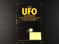 The UFO Handbook by Allan Hendry Paperback 1979 297 pages (Very Good)