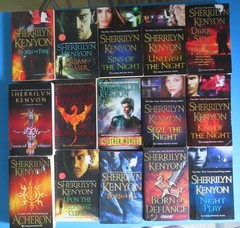 Sherrilyn Kenyon Dark Hunter League + Lot of 15 Mixed Titles