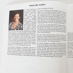 The Holistic Guide to Wellness by Nicole Apelian English Paperback Book