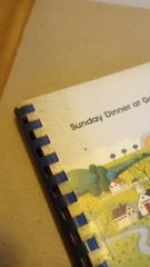 1993 „Sunday Dinner at Grandmom’s” Cookbook by Christel Ellis – 112+ Pages