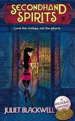 Secondhand Spirits: A Witchcraft Mystery – Mass Market Paperback – GOOD