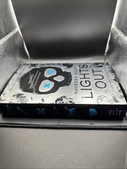 Lights Out Collector’s Edition : An into Darkness Novel by Navessa Allen (2025,