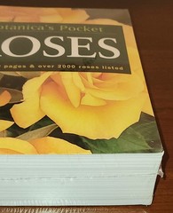 New! Sealed! BOTANICAS POCKET ROSES (Botanicas Pockets) Paperback By Susan Page