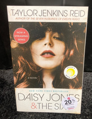 • Daisy Jones & The Six: A Novel – Paperback By Reid, Taylor Jenkins NEW!