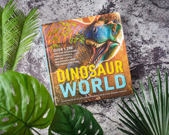 Dinosaur World: over 1,200 Amazing Dinosaurs, Famous Fossils, and the Latest Dis