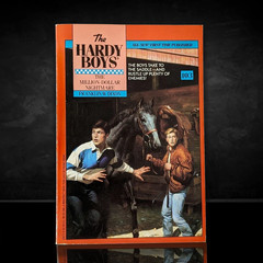 103 The Million-Dollar Nightmare Hardy Boys Paperback Book 1990 (Sq-Peach)
