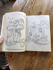 Strawberry Shortcake: : 400 Pages of Coloring Fun! (Strawberry Shortcake) BB