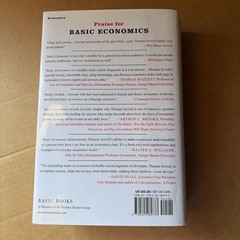 Basic Economics: A Common Sense Guide to the Economy by Sowell, Thomas