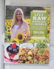 Live Raw Around the World recipes guide lifestyle paperback 2013 212 pages nice