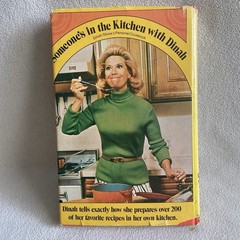 Someone’s in the Kitchen with Dinah Vintage Recipe Cookbook 1971 HC DJ