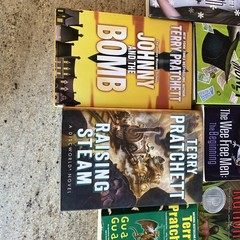 Terry Pratchett–Lot of 11 PB, 4 HC various titles, Good Omens, Jonny & the Bomb