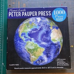 Planet Earth 1000 Piece Round Jigsaw Puzzle. Peter Pauper Press Inc.. Bx7