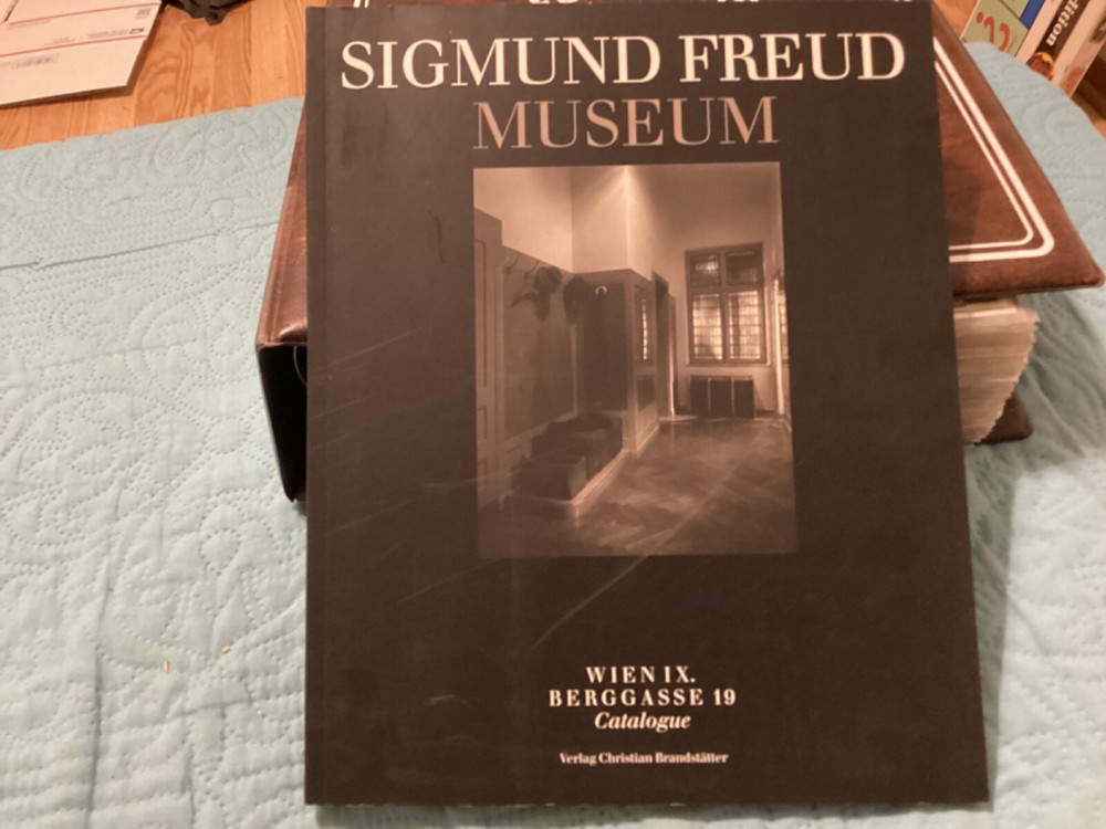 SIGMUND FREUD MUSEUM SOFTCOVER BOOK, 1994, 112 PAGES/FREE POSTAGE!!!