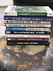 VTG SCI FI CLASSICS PAPERBACK LOT OF 9 60s 70s Wyndham Vonnegut Merritt Bradbury