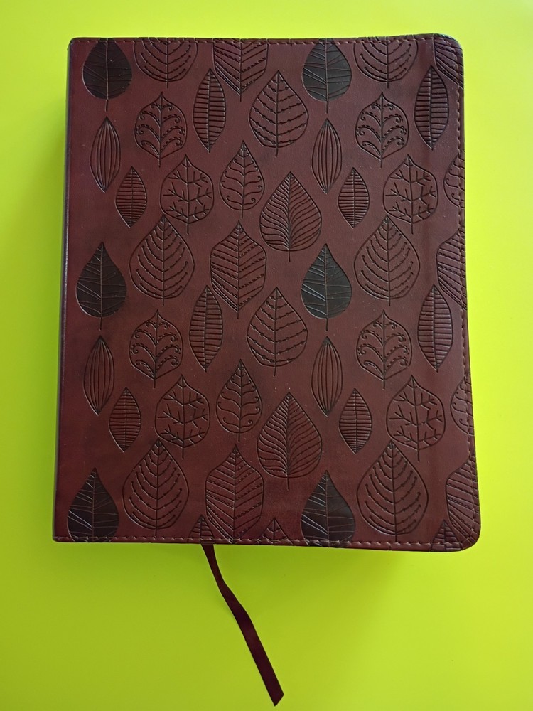 ESV Single Column Journaling Bible (TruTone, Chestnut, Leaves Design) Crossway