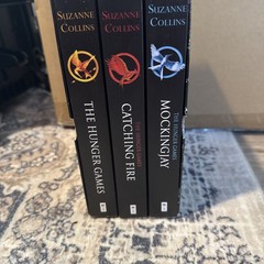 The Hunger Games Trilogy By Suzanne Collins – 3 Book Boxset -Very Good Condition