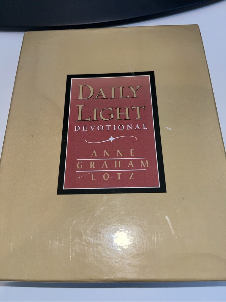 Daily Light Devotional (Burgundy Leather) – Leather Bound – GOOD