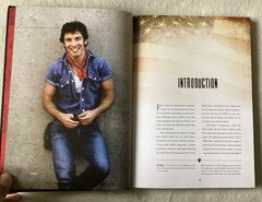 “BRUCE SPRINGSTEEN – An Illustrated Biography” – Hardcover – 184 Pages! – MINT!