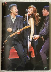 “BRUCE SPRINGSTEEN – An Illustrated Biography” – Hardcover – 184 Pages! – MINT!