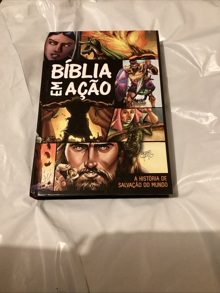 Biblia em Acao: A Historia da Salvacao do Mundo – Geográfica (Hardcover) 2014