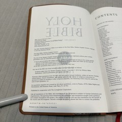 MEV Bible Thinline Reference Brown : Modern English Version by Charisma House…