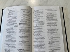 NIV Thinline Bible 2005 Navy Blue Bonded Leather Text 1984