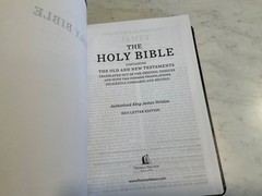 KJV Comfort Print Reference Giant Print Bible in Black Bonded Leather
