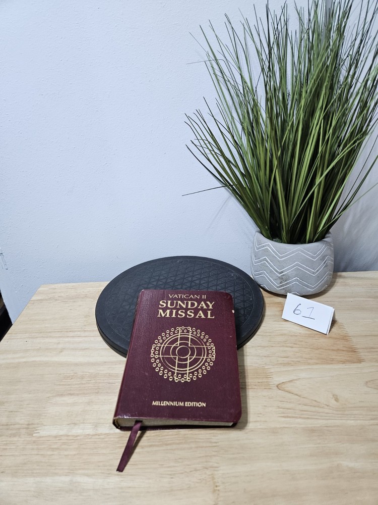 Vatican II Sunday Missal Millennium Edition Leatherette Catholic Prayer 2001