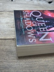 QUEEN OF SHADOWS (THRONE OF GLASS) By Sarah J. Maas **Mint Condition**