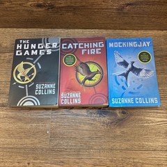 The Hunger Games Trilogy: The Hunger Games / Catching Fire / Mockingjay, Collins