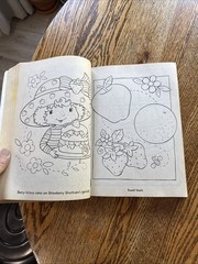 Strawberry Shortcake: : 400 Pages of Coloring Fun! (Strawberry Shortcake) BB