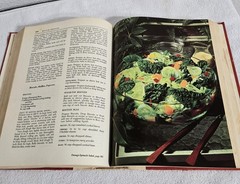 Vintage „The Good Housekeeping Cookbook’ 1973 Hardcover, 800 Pages