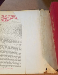 Hardcover with frayed dust Arnold Shaw – The Street that Never Slept, see photos