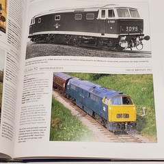 The Encyclopedia of Trains and Locomotives: The Comprehensive Guide to Over 900