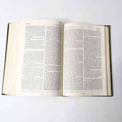 1972 The Living Bible Paraphrased Tyndale House Green Leatherette Padded HC