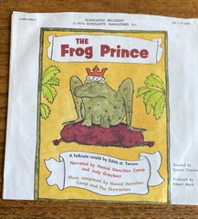 1974 Scholastic THE FROG PRINCE 7″ record/book. Both very Good condition. Photos