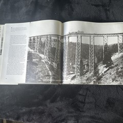 Railroad Signatures Across the Pacific Northwest, C. Schwantes (hardcover, 1993)