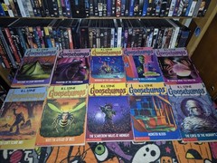 Goosebumps R.L Stine Apple Fiction Lot of 32 Scholastic Books Vintage 90s-2000s