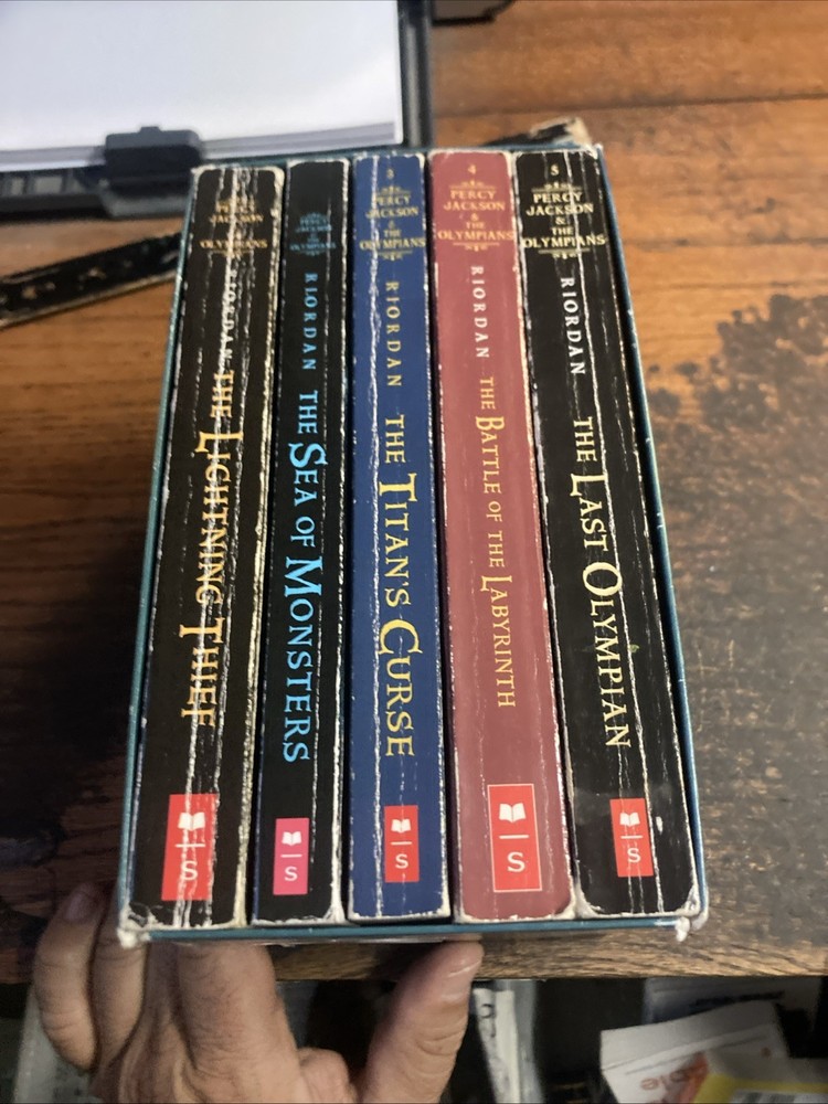 Piercy Jackson & The Olympians The Complete Series Boxed Set -Rick Riordan Books
